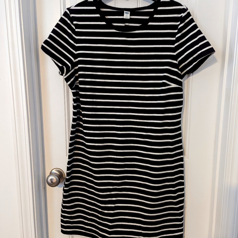 Old Navy black and white striped Dress XL